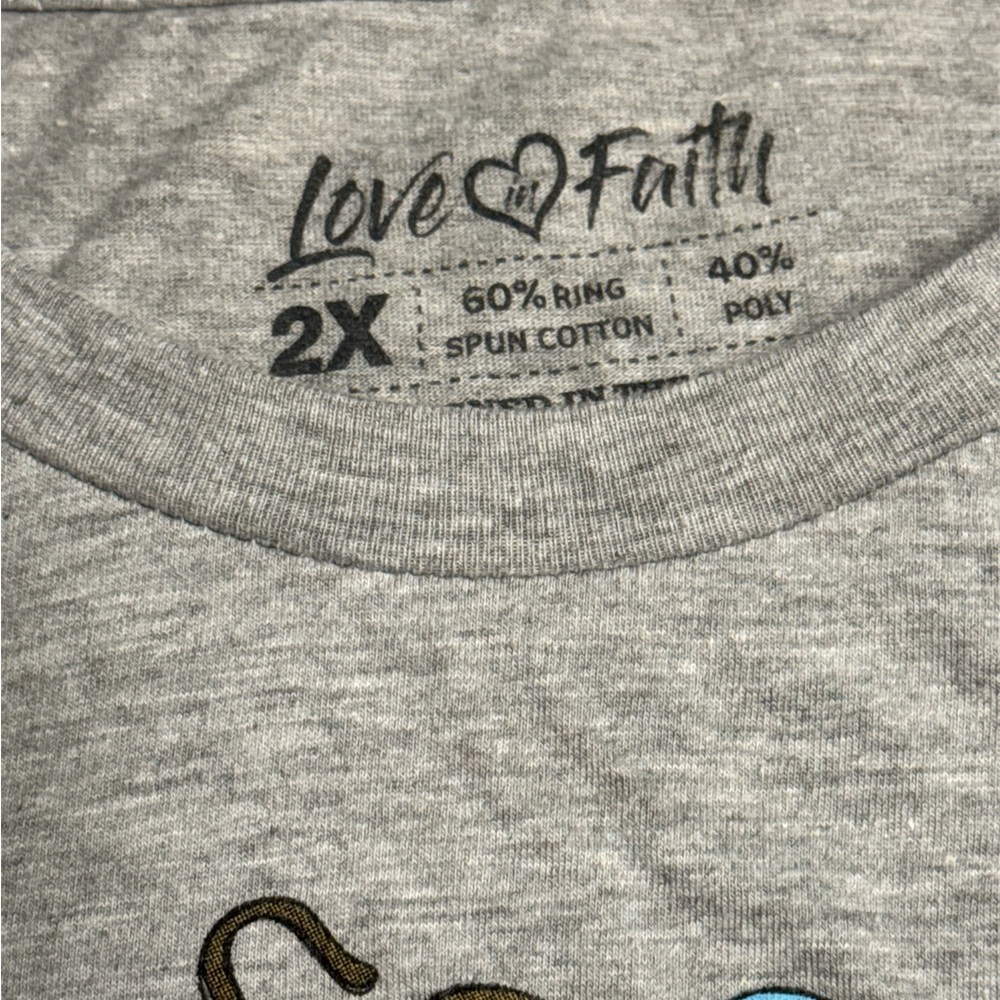 2 Christmas t-shirts - Picture 5 of 5